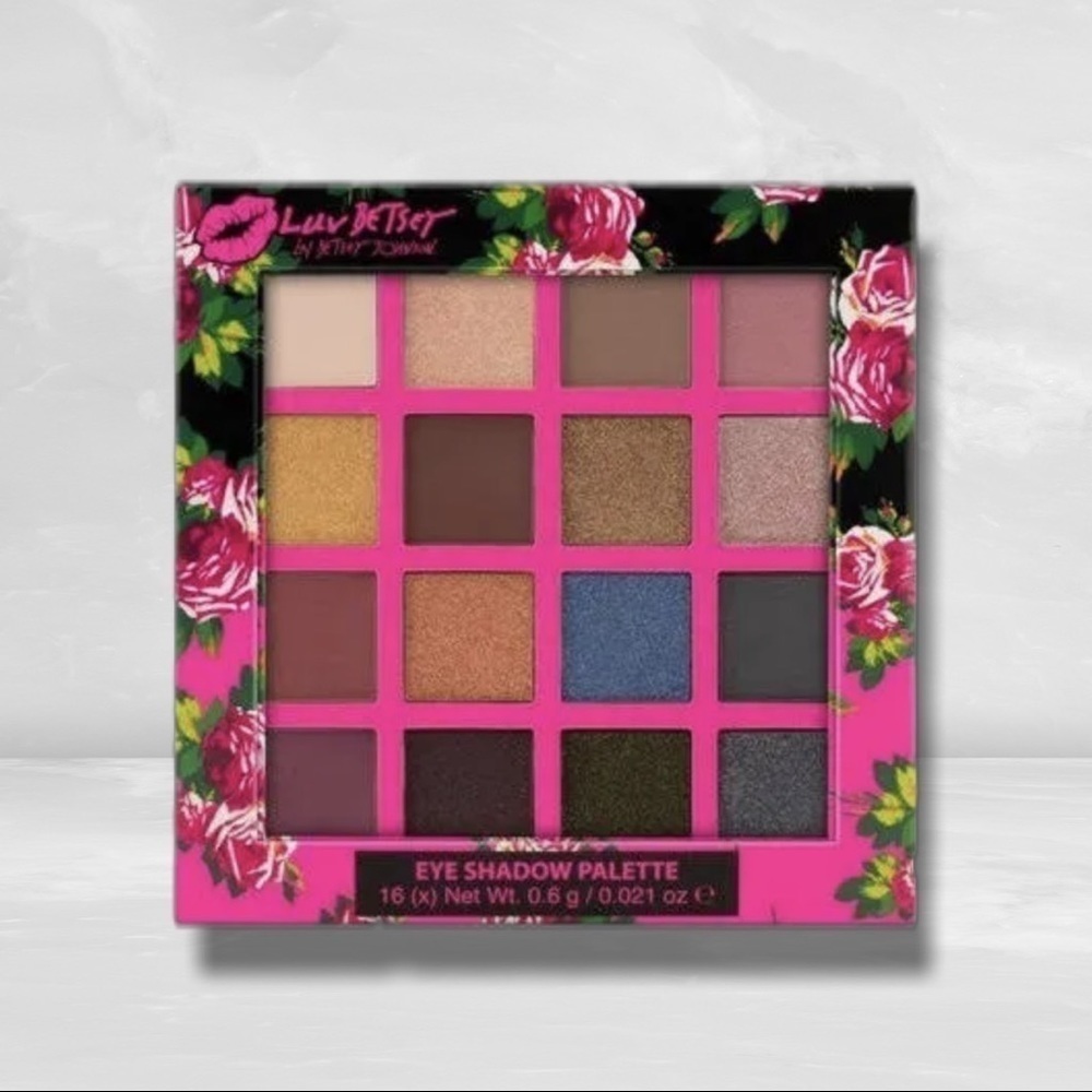 NEW Betsey Johnson LUV BETSEY Eyeshadow Palette